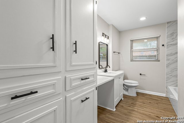 Listing photo id 23 for 371 Pike