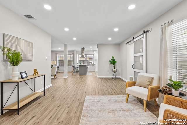 Listing photo id 1 for 371 Pike