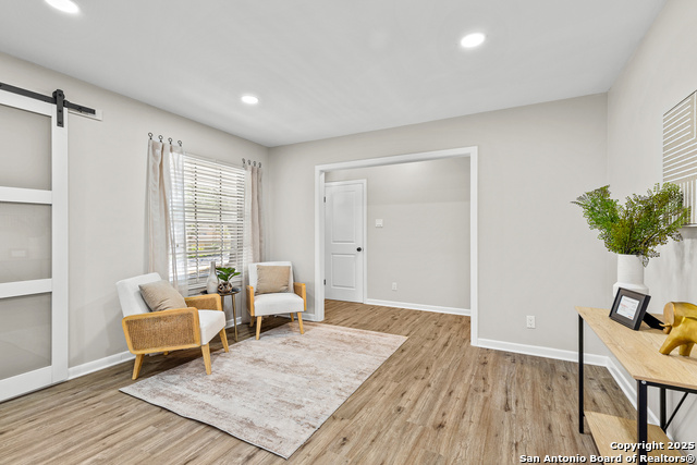 Listing photo id 2 for 371 Pike