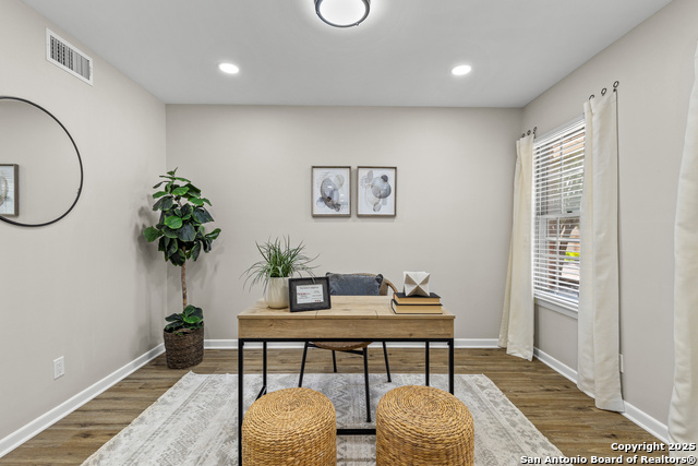 Listing photo id 4 for 371 Pike