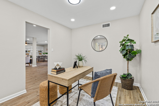 Listing photo id 5 for 371 Pike