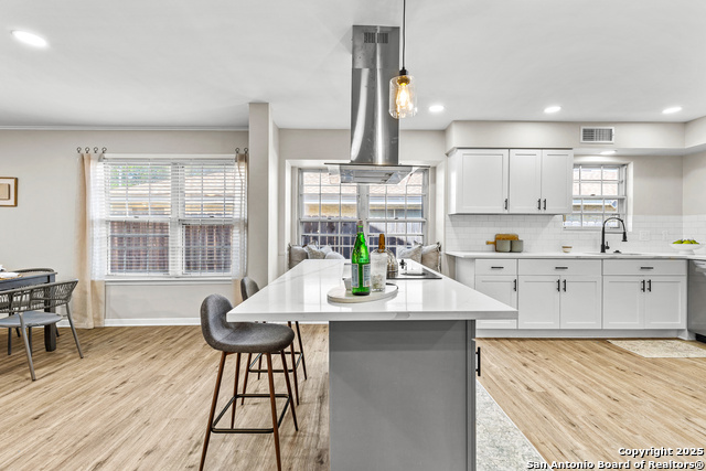 Listing photo id 6 for 371 Pike