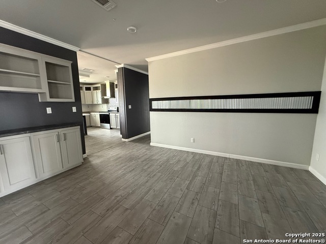 Listing photo id 8 for 211 Bianca  