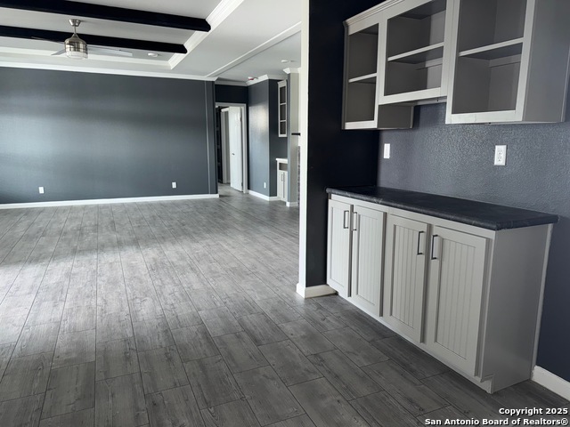 Listing photo id 10 for 211 Bianca  