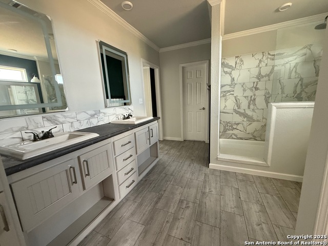 Listing photo id 14 for 211 Bianca  