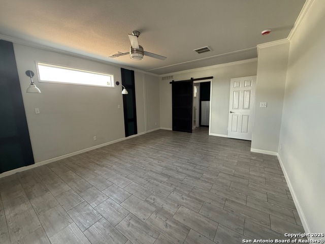 Listing photo id 16 for 211 Bianca  