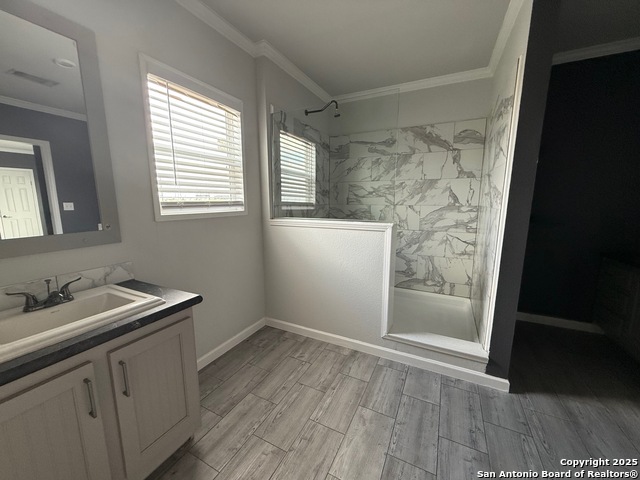 Listing photo id 18 for 211 Bianca  