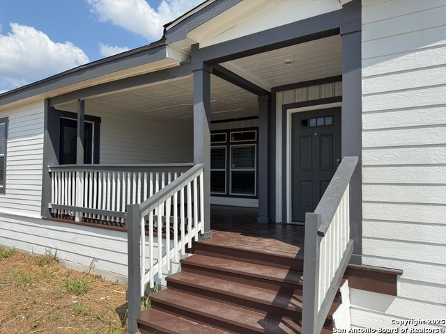 Listing photo id 1 for 211 Bianca  