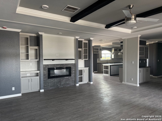 Listing photo id 2 for 211 Bianca  