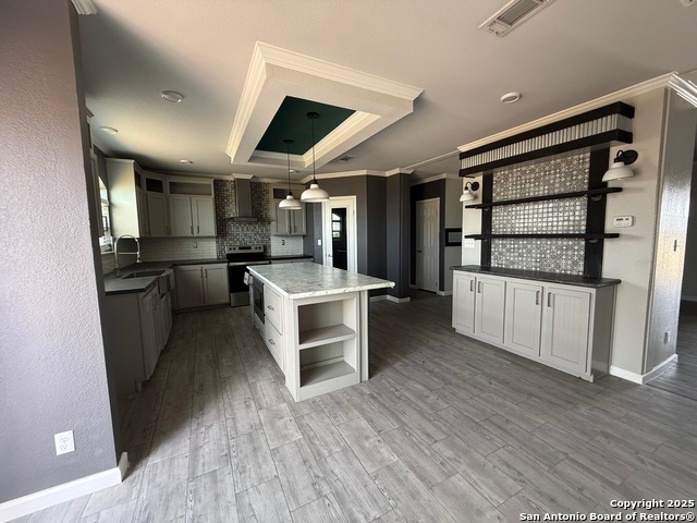 Listing photo id 5 for 211 Bianca  