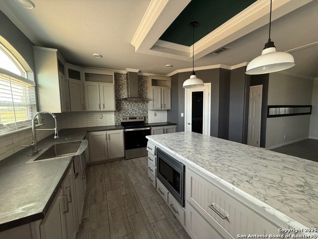 Listing photo id 6 for 211 Bianca  