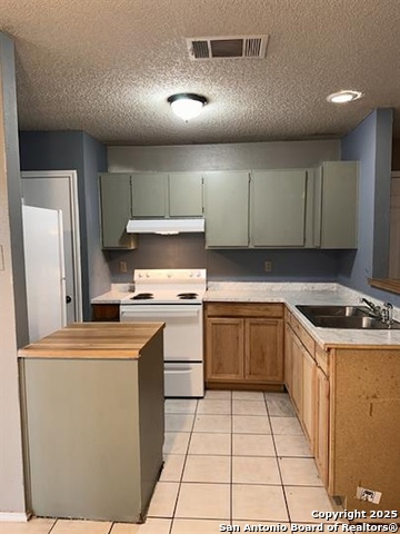 Image 3 of 13 For 8829 Meadow Range