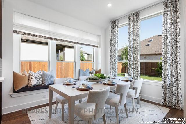 Listing photo id 12 for 406 Cleveland Way