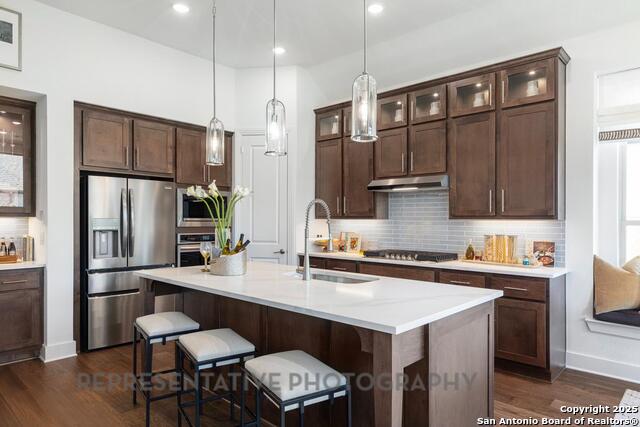 Listing photo id 0 for 406 Cleveland Way