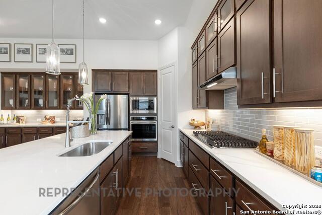 Listing photo id 2 for 406 Cleveland Way