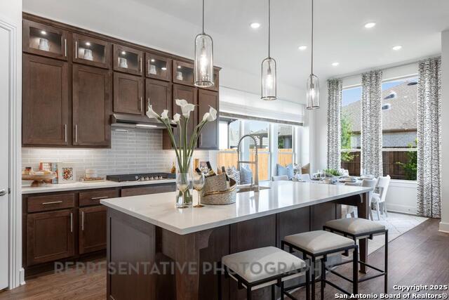 Listing photo id 3 for 406 Cleveland Way