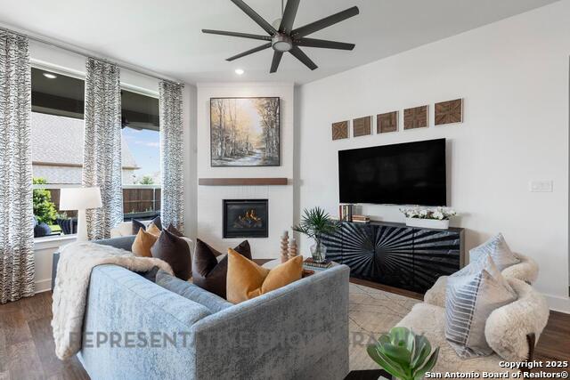 Listing photo id 4 for 406 Cleveland Way