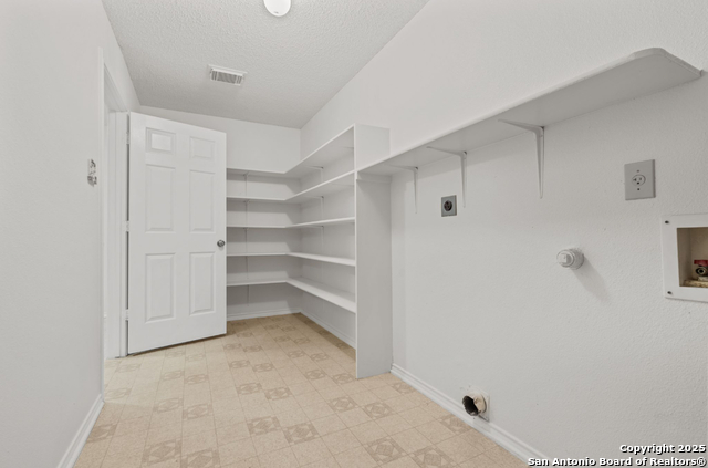 Image 14 of 24 For 8107 Stagwood Hl