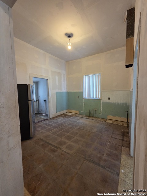 Image 18 of 34 For 238 Keller St