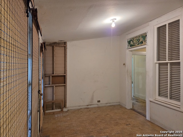 Image 21 of 34 For 238 Keller St