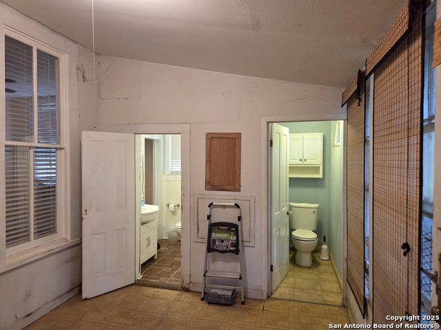 Image 24 of 34 For 238 Keller St