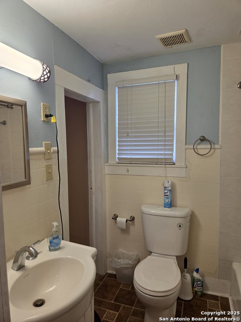 Image 25 of 34 For 238 Keller St