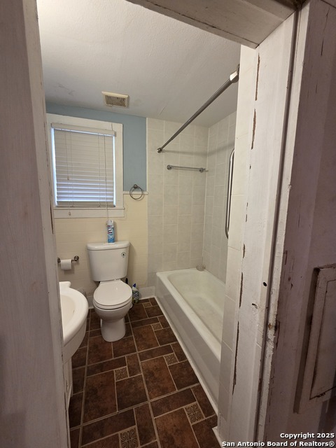 Image 26 of 34 For 238 Keller St