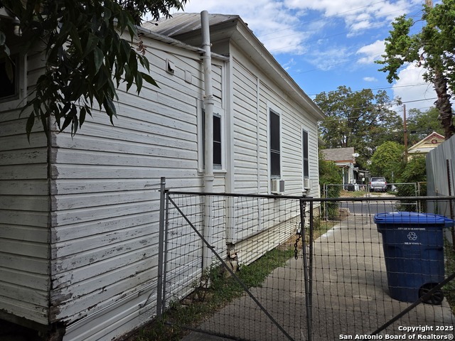 Image 32 of 34 For 238 Keller St