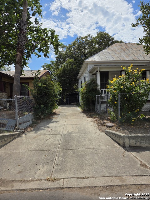 Image 4 of 34 For 238 Keller St