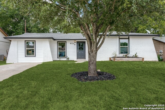 Image 2 of 21 For 4735 Guadalajara