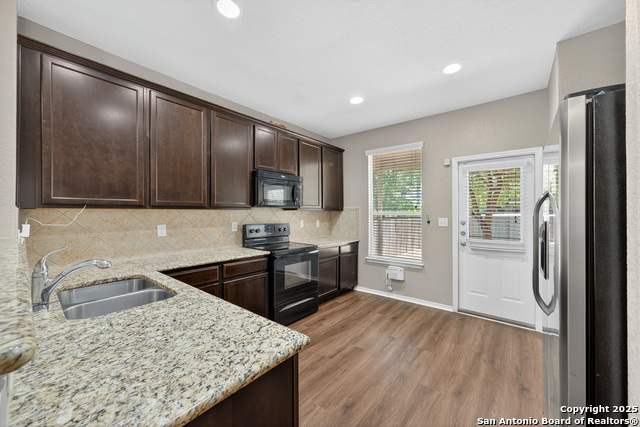 Image 7 of 28 For 474 Walnut Crest