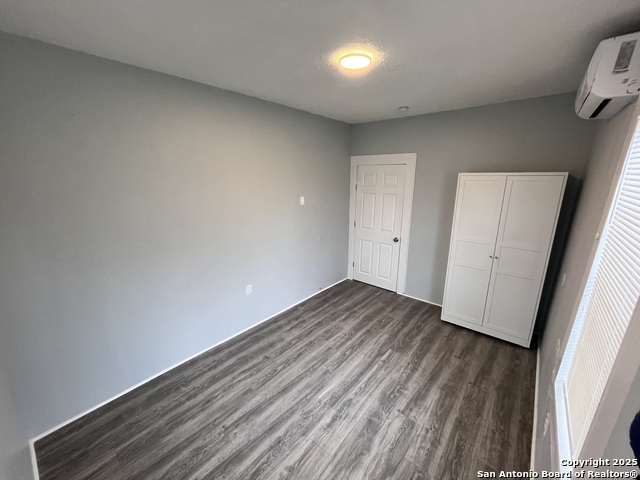 Listing photo id 4 for 820 Frank