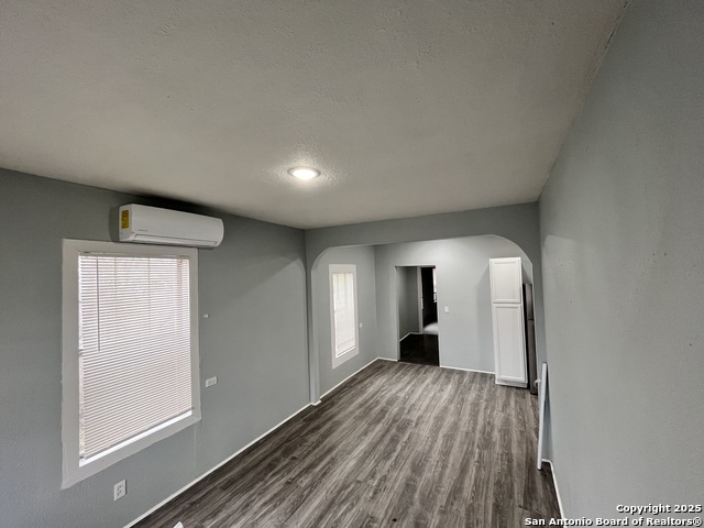 Listing photo id 5 for 820 Frank