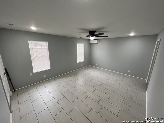 Listing photo id 6 for 820 Frank