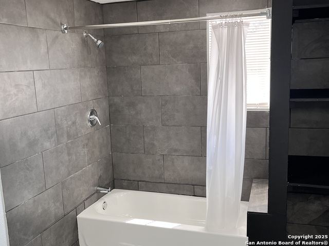 Listing photo id 7 for 820 Frank