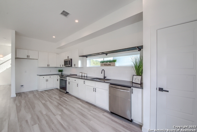 Image 13 of 32 For 675 Hummingbird Hill