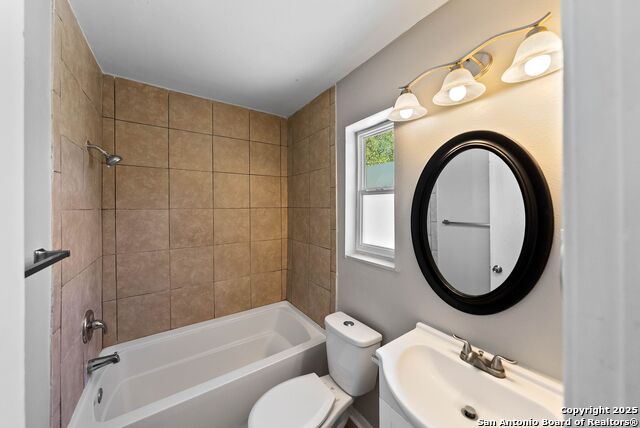 Image 20 of 27 For 241 Deerwood Dr