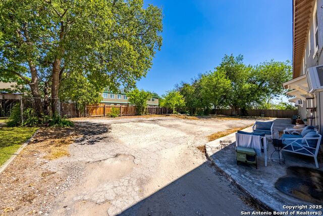 Image 25 of 27 For 241 Deerwood Dr