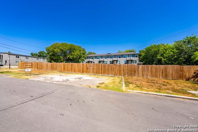 Image 27 of 27 For 241 Deerwood Dr