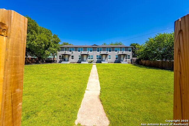 Image 4 of 27 For 241 Deerwood Dr