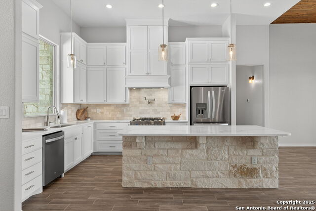Listing photo id 8 for 169 Longwood