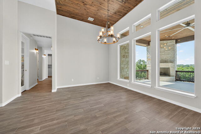 Listing photo id 11 for 169 Longwood