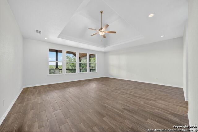 Listing photo id 15 for 169 Longwood