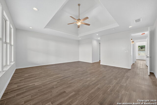 Listing photo id 16 for 169 Longwood