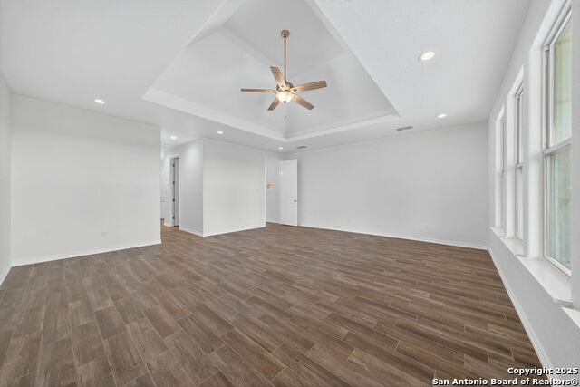 Listing photo id 17 for 169 Longwood