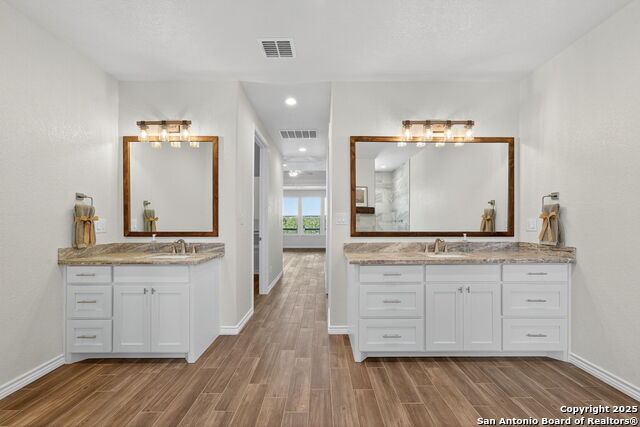 Listing photo id 19 for 169 Longwood