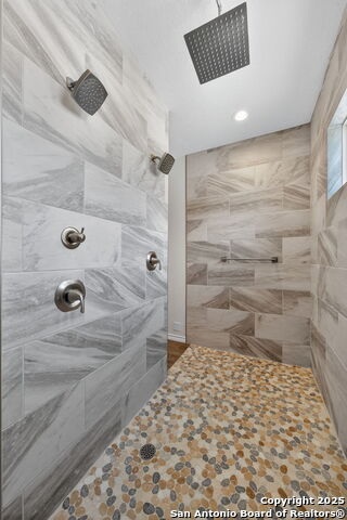 Listing photo id 21 for 169 Longwood