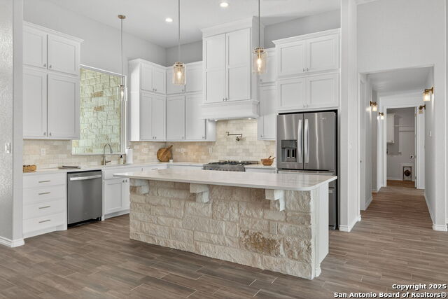 Listing photo id 6 for 169 Longwood