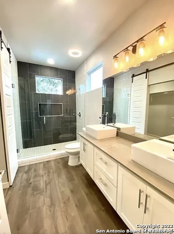 Listing photo id 9 for 427 Natalen  