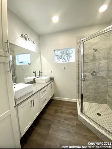 Listing photo id 11 for 427 Natalen  